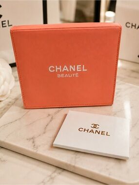 🚨 BUY NOW PRICE 🚨 Limited Edition Chanel Makeup Bag From Chanel Takeaway Edition